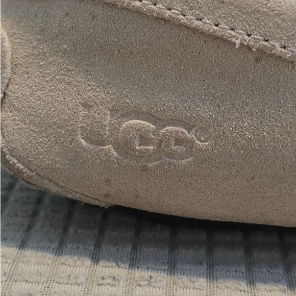 UGG Kids Tan Slippers with Sparkle Accents - Picture 8 of 15
